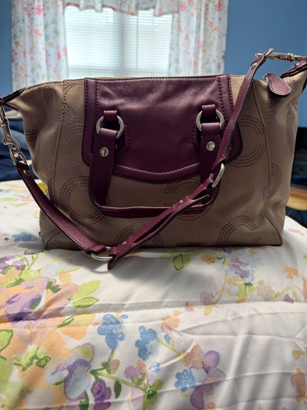 Coach Handbag Pre-owned - Excellent Condition - Picture 12 of 16